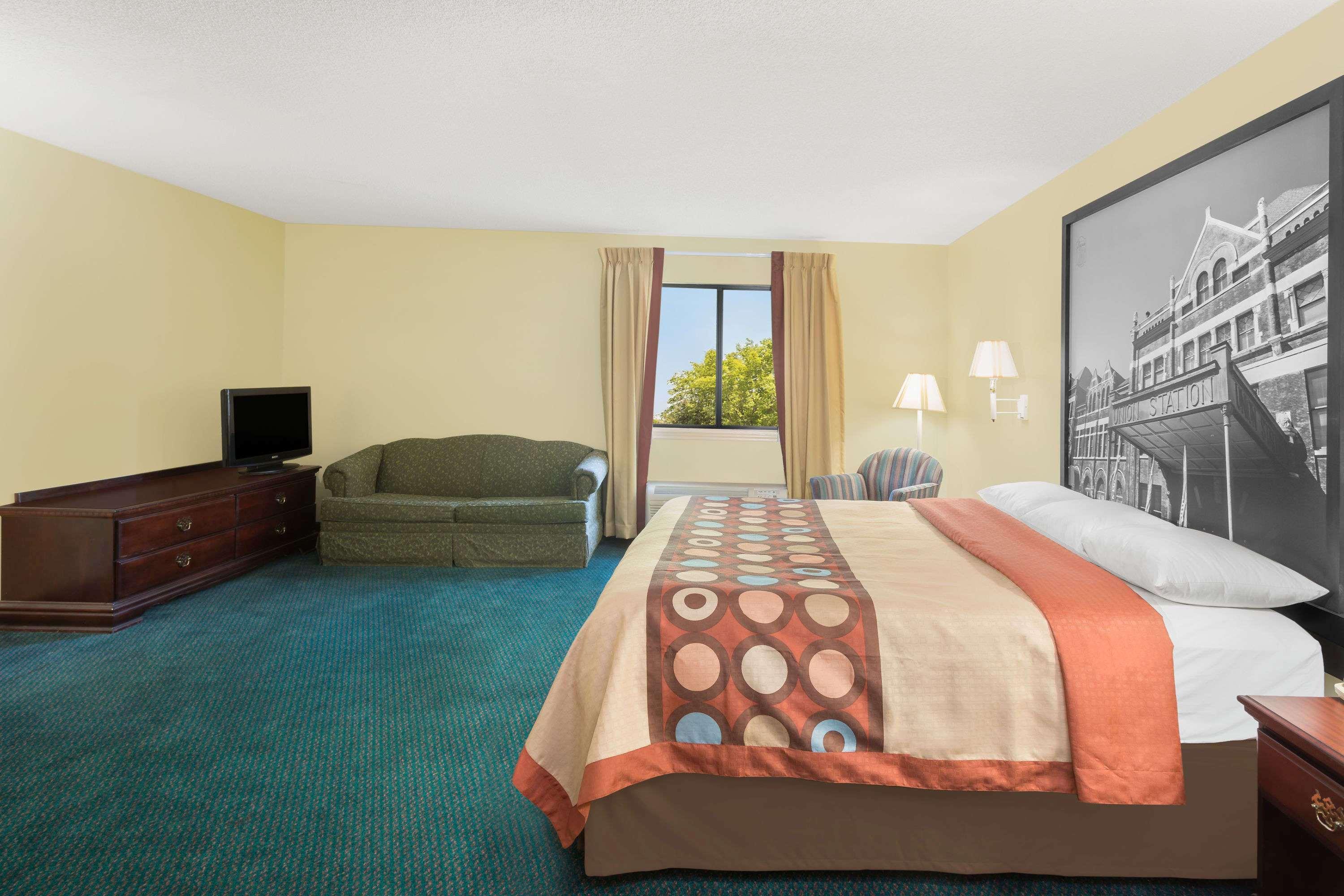 Super 8 By Wyndham Montgomery I-65 Exterior photo