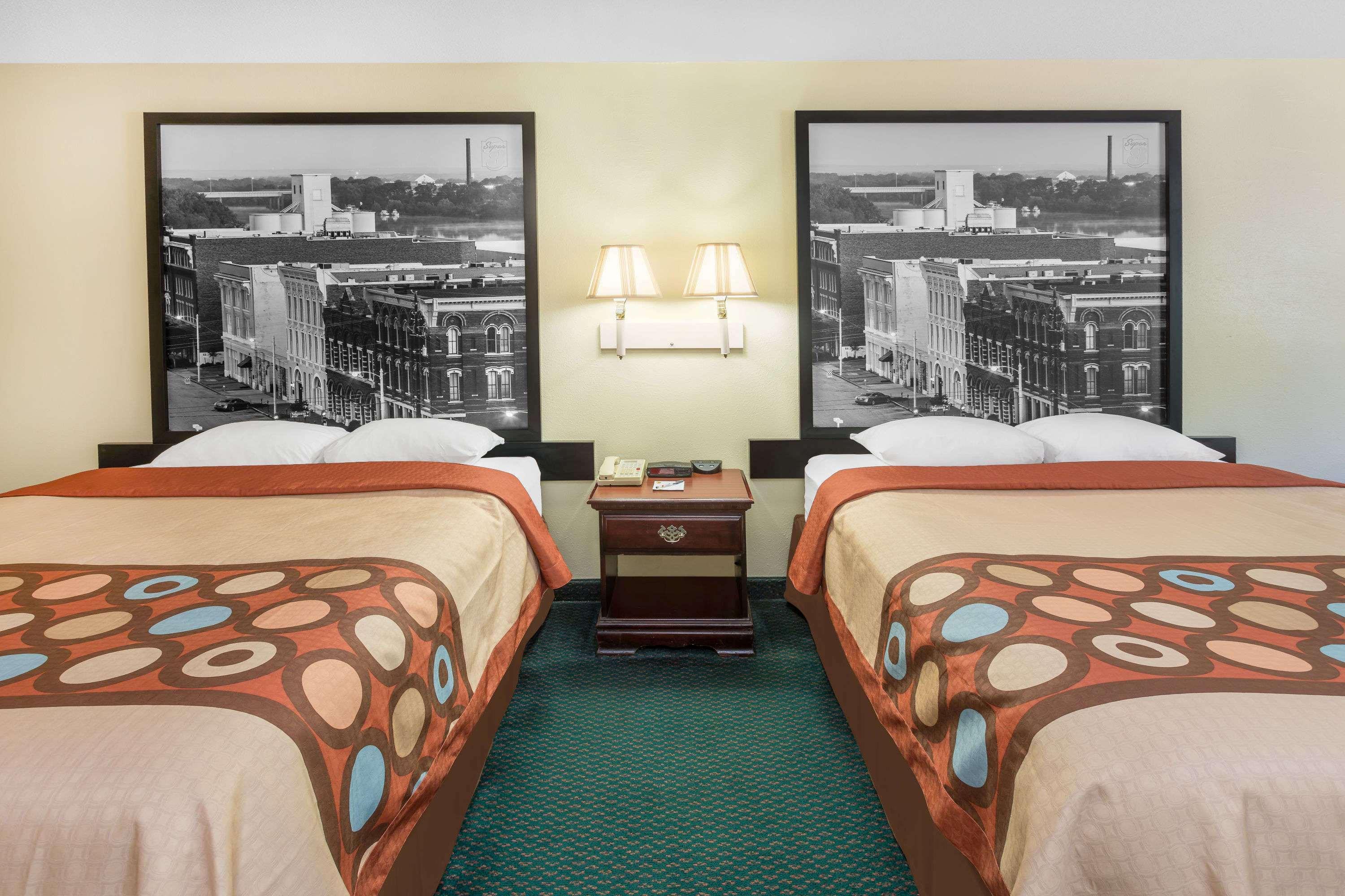 Super 8 By Wyndham Montgomery I-65 Exterior photo
