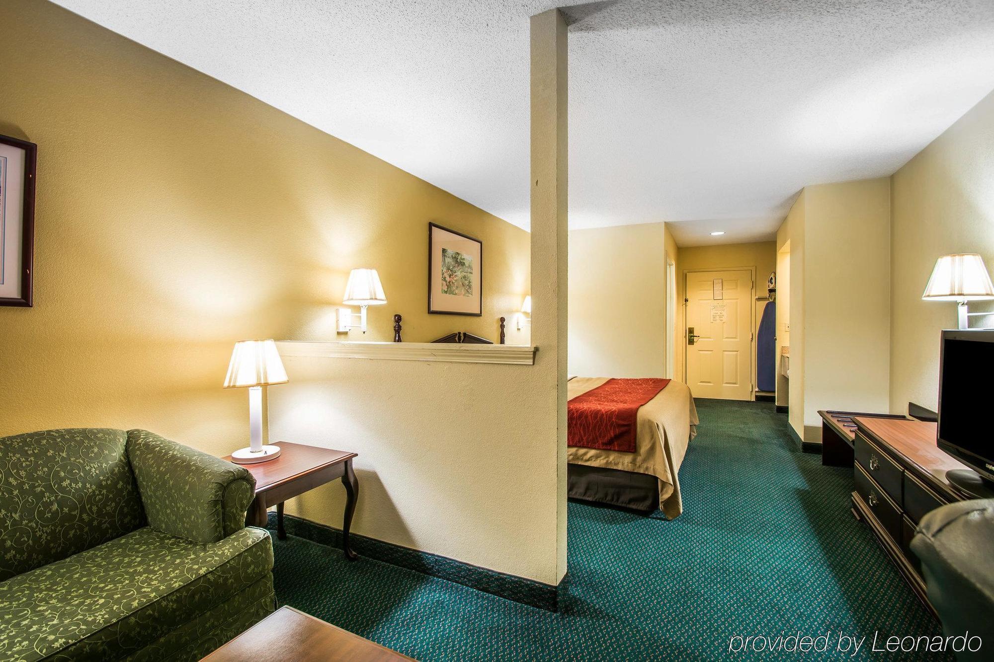 Super 8 By Wyndham Montgomery I-65 Exterior photo