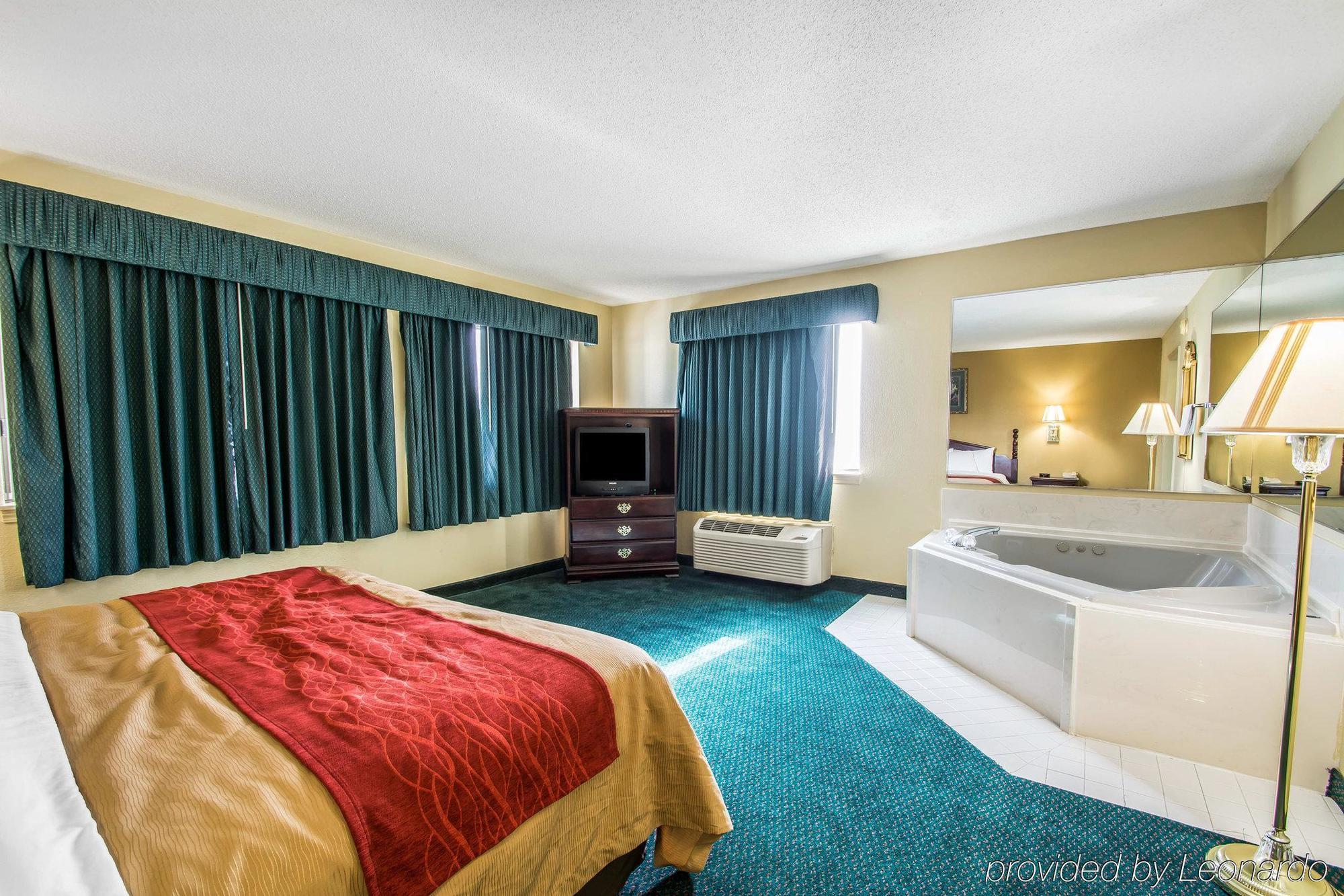 Super 8 By Wyndham Montgomery I-65 Exterior photo
