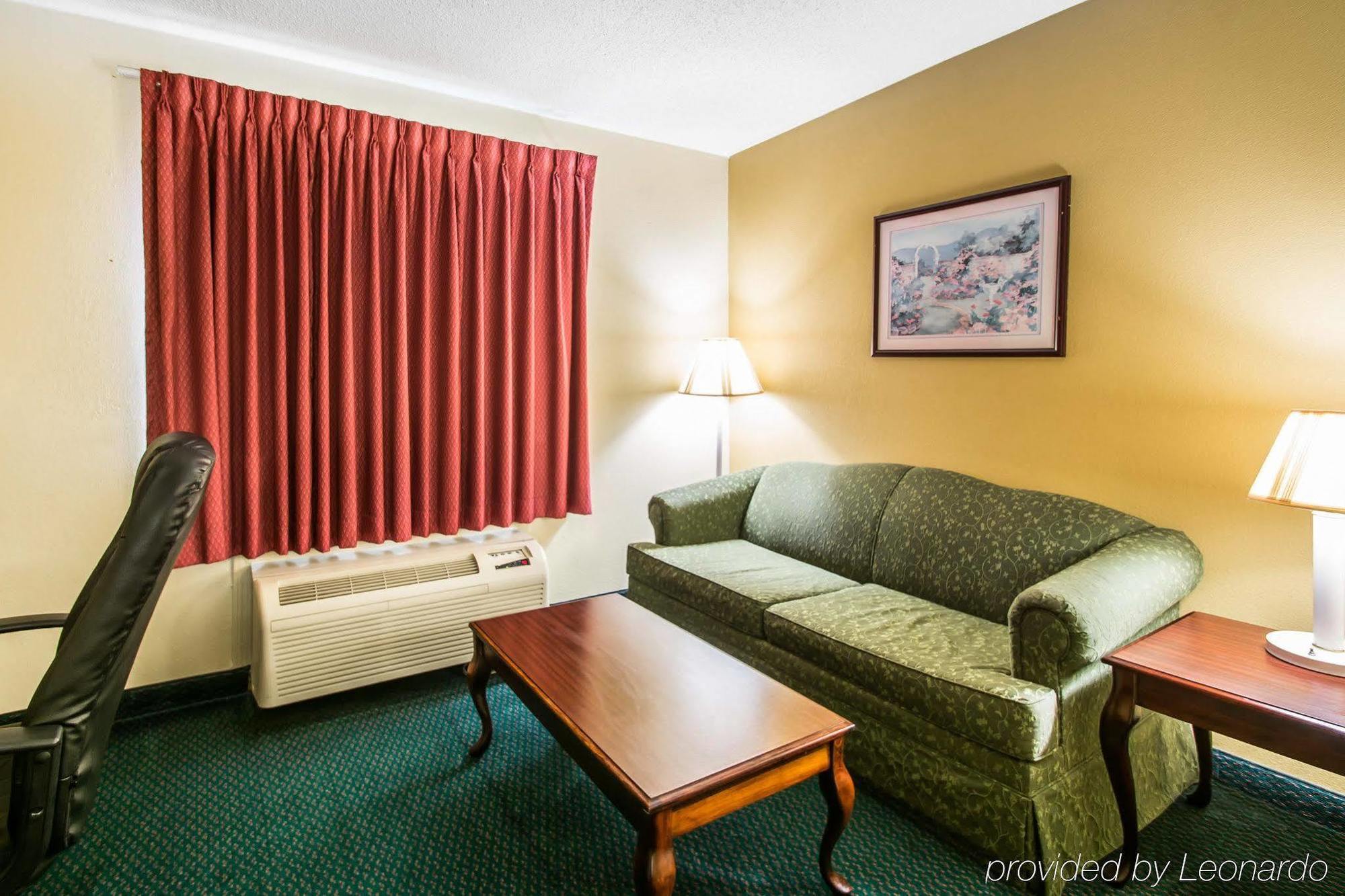 Super 8 By Wyndham Montgomery I-65 Exterior photo